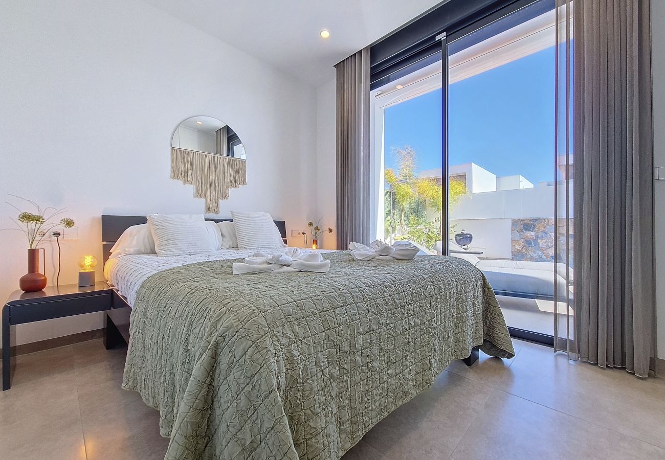 Villa in Santiago de la Ribera - Villa with private pool, and terrace, Wi-Fi and BBQ