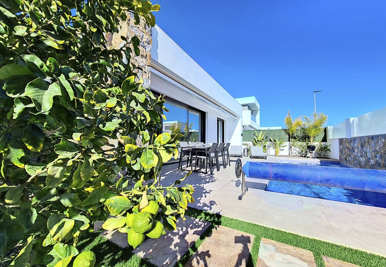 Villa in Santiago de la Ribera - Villa with private pool, and terrace, Wi-Fi and BBQ