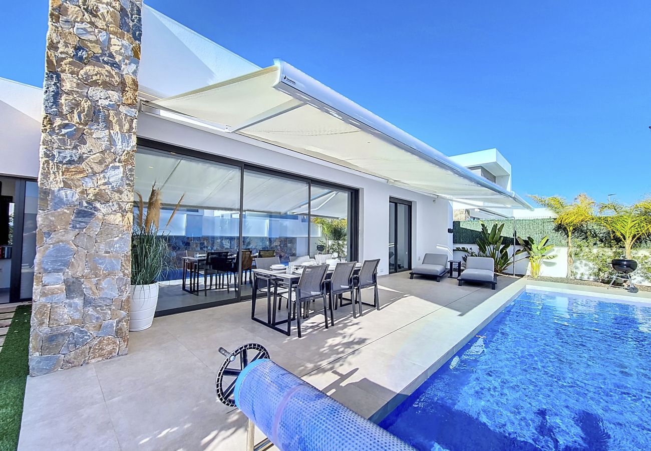 Villa in Santiago de la Ribera - Villa with private pool, and terrace, Wi-Fi and BBQ