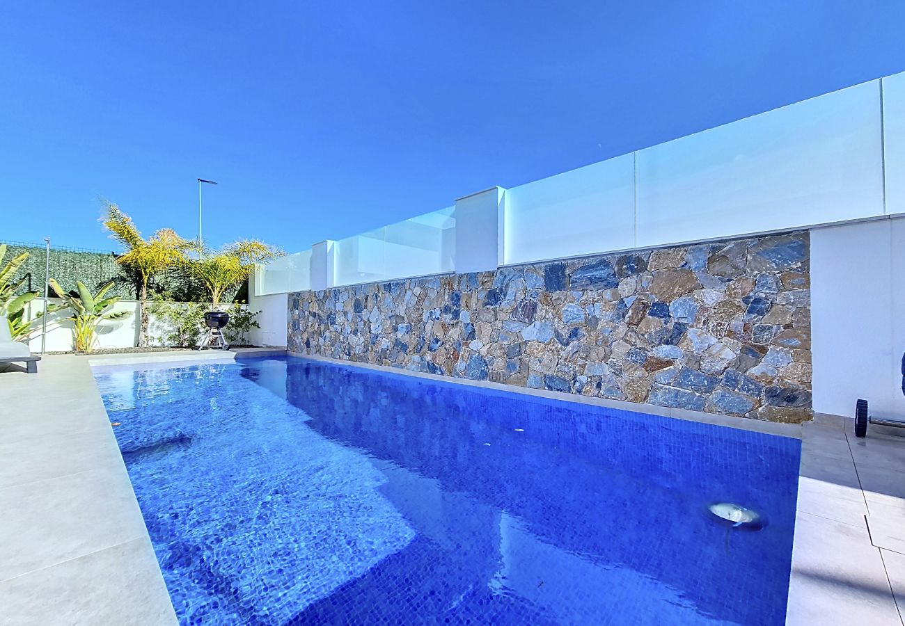 Villa in Santiago de la Ribera - Villa with private pool, and terrace, Wi-Fi and BBQ