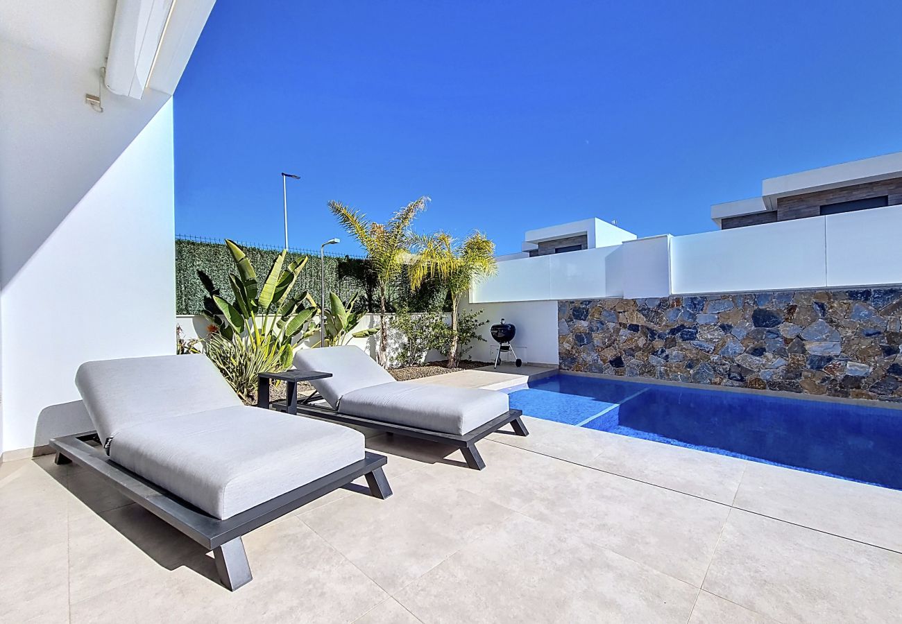 Villa in Santiago de la Ribera - Villa with private pool, and terrace, Wi-Fi and BBQ