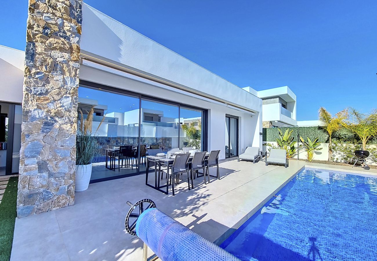 Villa in Santiago de la Ribera - Villa with private pool, and terrace, Wi-Fi and BBQ