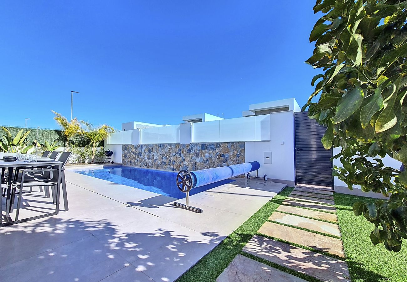 Villa in Santiago de la Ribera - Villa with private pool, and terrace, Wi-Fi and BBQ
