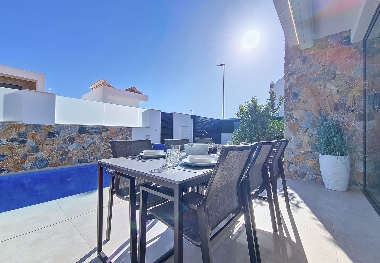 Villa in Santiago de la Ribera - Villa with private pool, and terrace, Wi-Fi and BBQ