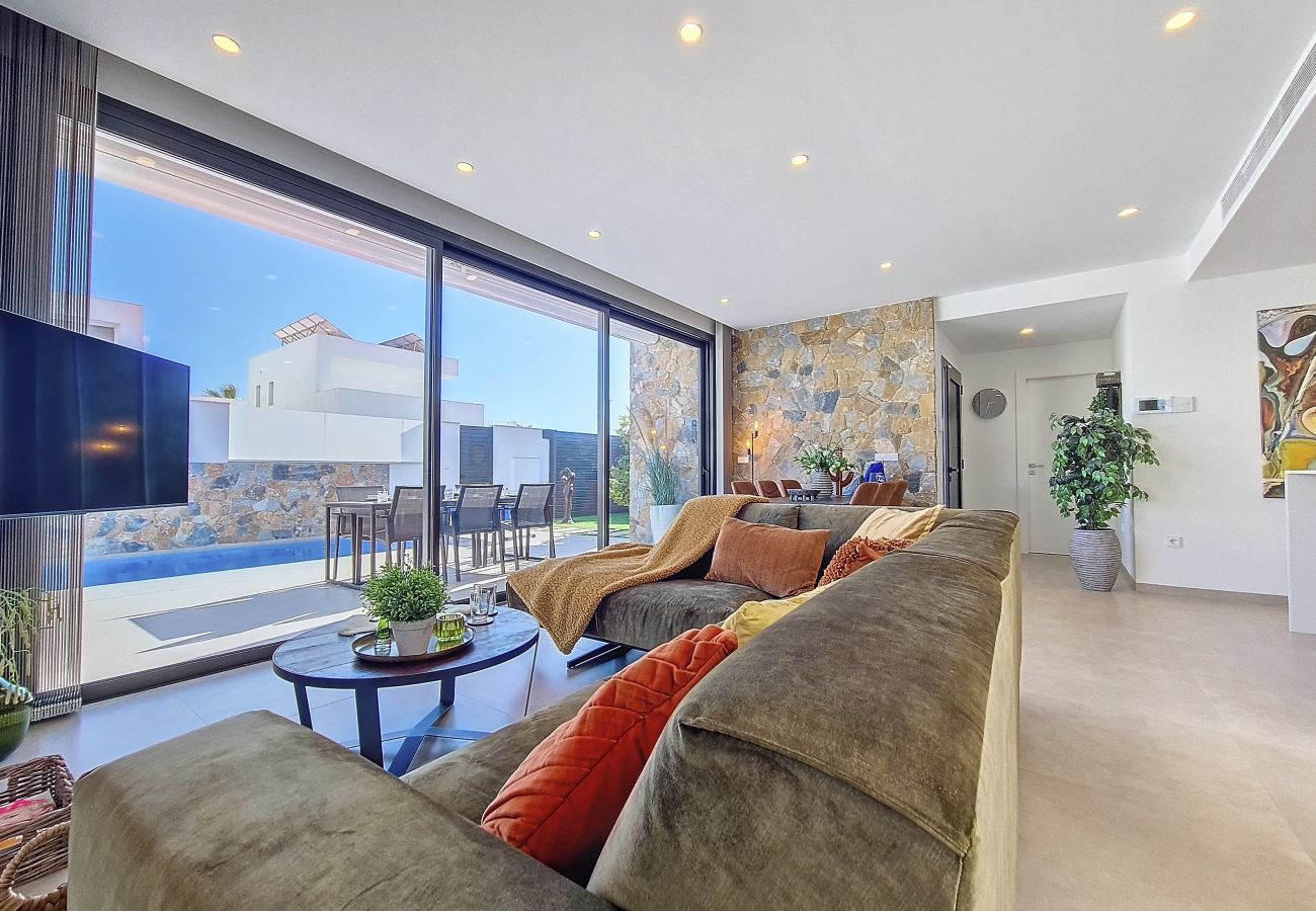 Villa in Santiago de la Ribera - Villa with private pool, and terrace, Wi-Fi and BBQ