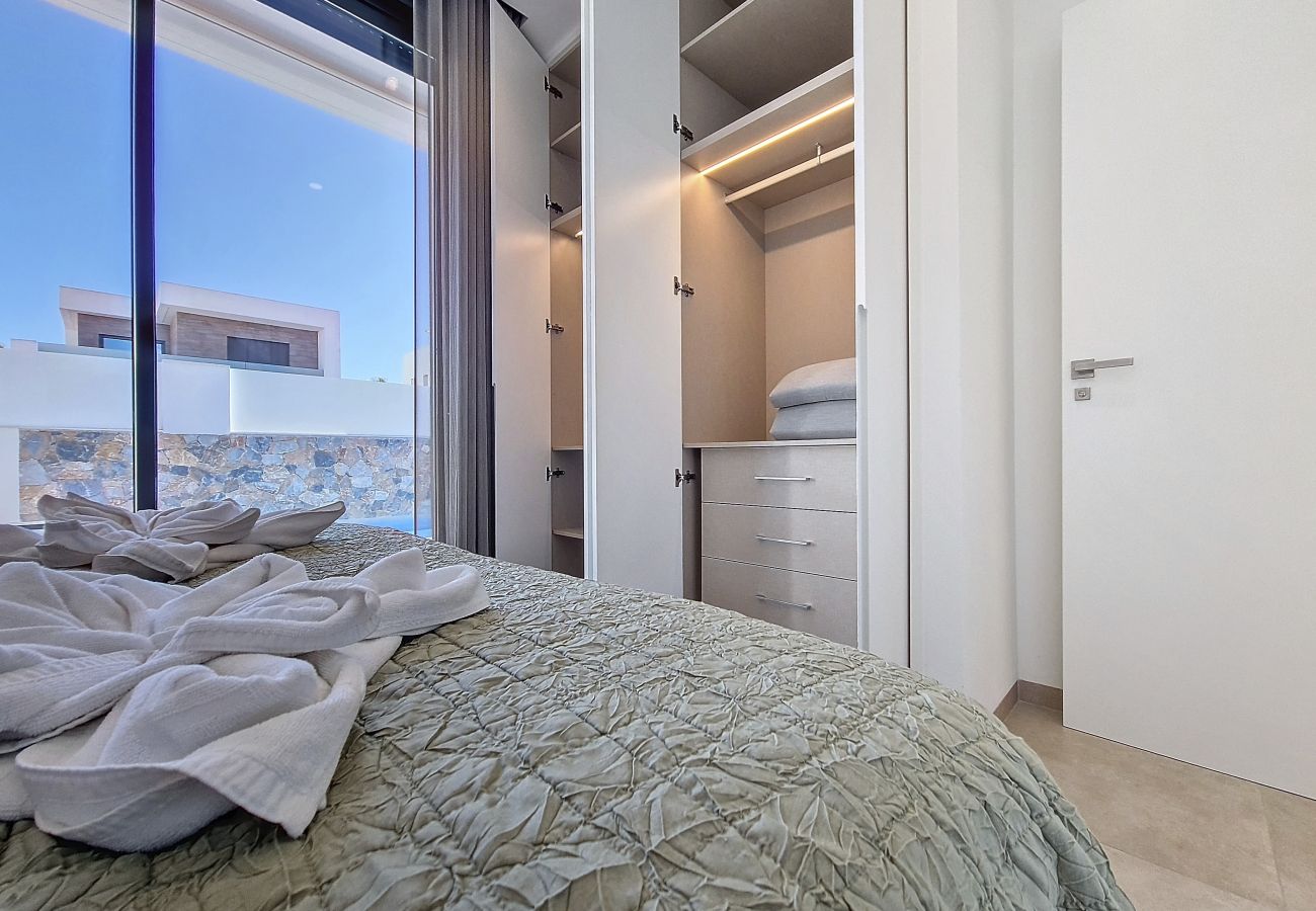 Villa in Santiago de la Ribera - Villa with private pool, and terrace, Wi-Fi and BBQ