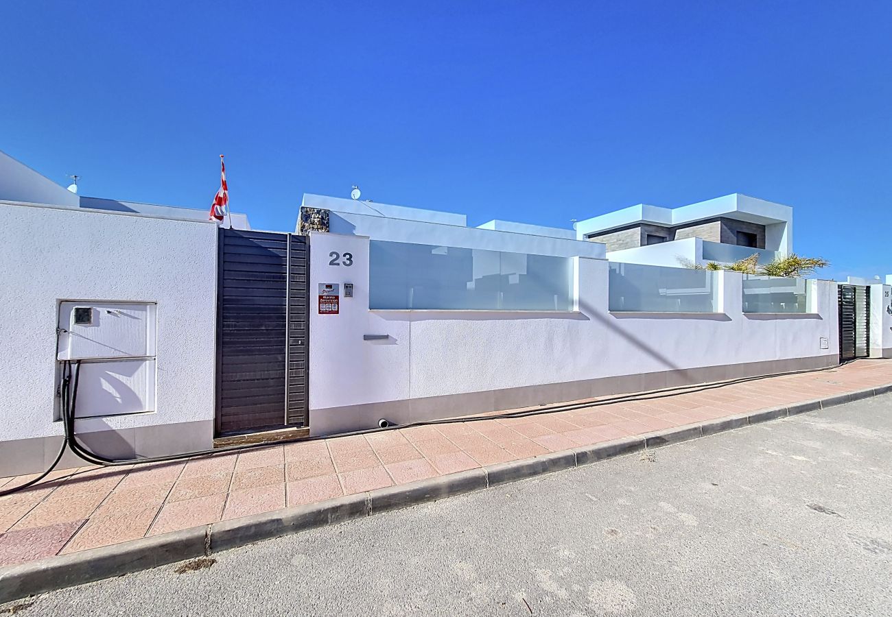 Villa in Santiago de la Ribera - Villa with private pool, and terrace, Wi-Fi and BBQ