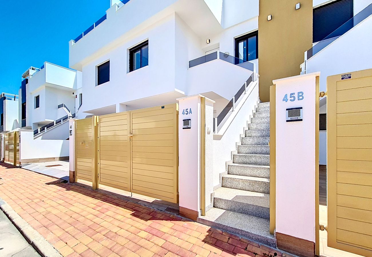 Apartment in San Pedro del Pinatar - Penthouse apartment, roof terrace and pool