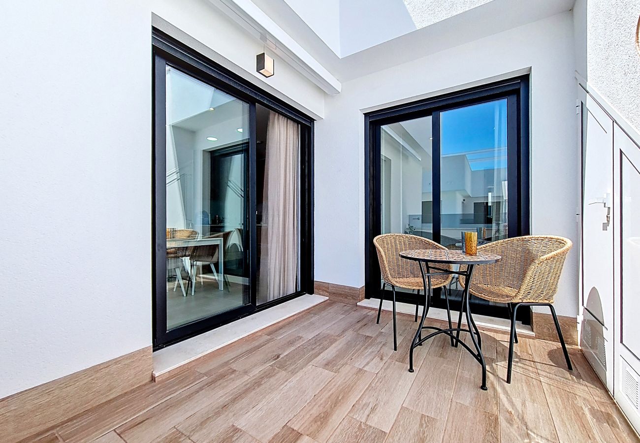 Apartment in San Pedro del Pinatar - Penthouse apartment, roof terrace and pool