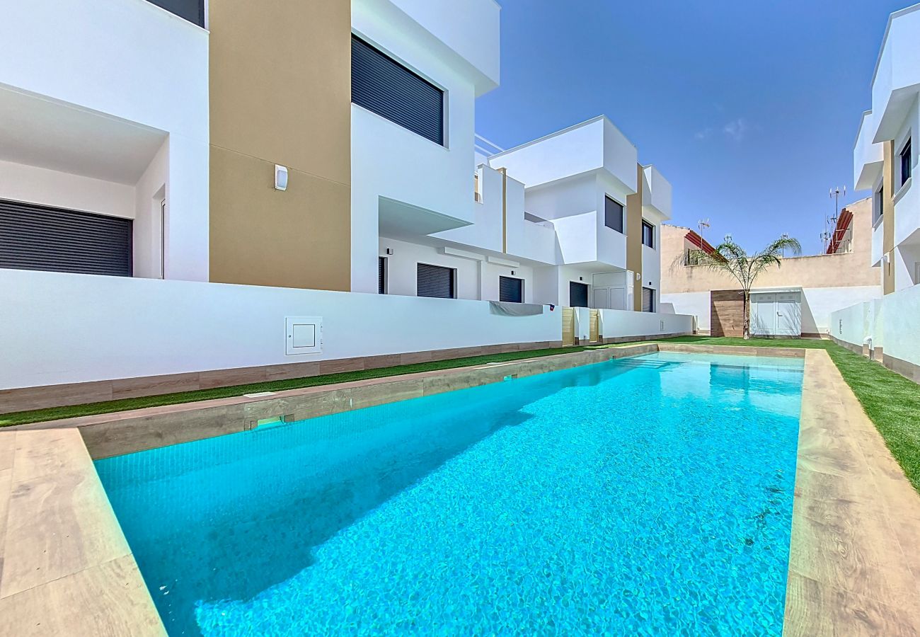 Apartment in San Pedro del Pinatar - Penthouse apartment, roof terrace and pool