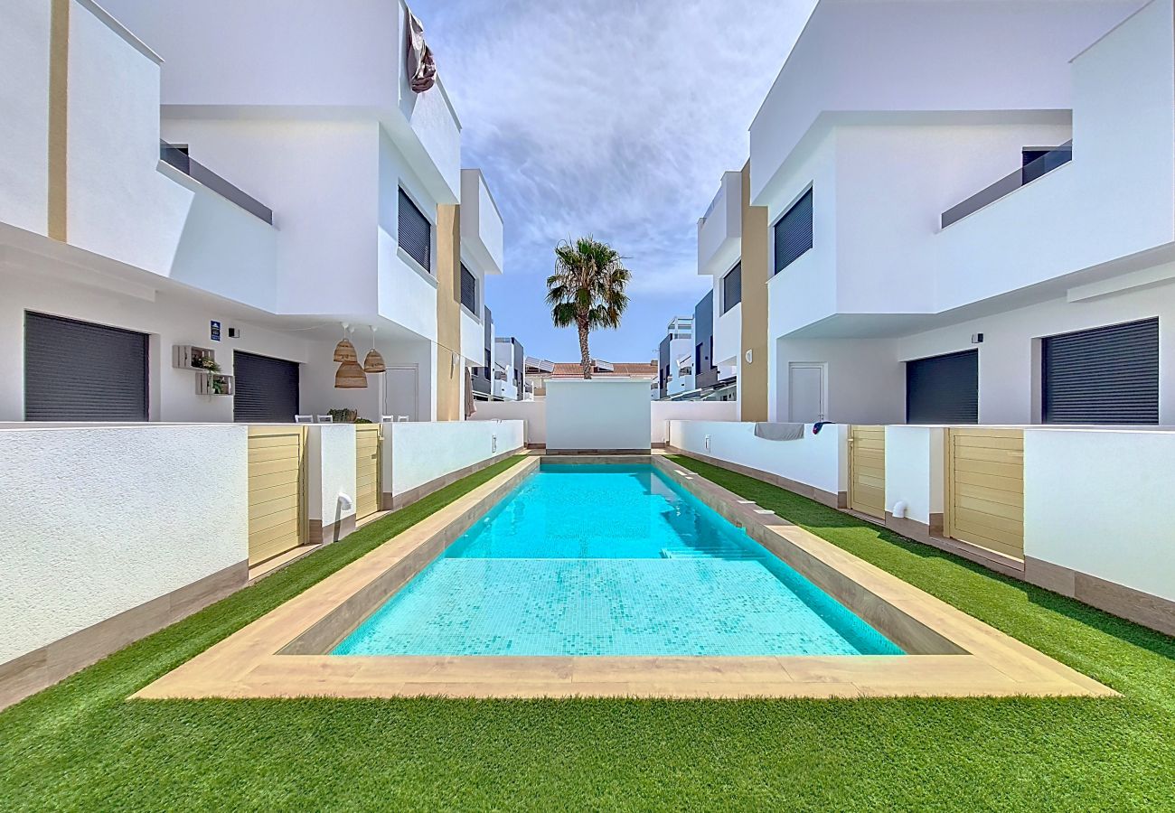 Apartment in San Pedro del Pinatar - Penthouse apartment, roof terrace and pool