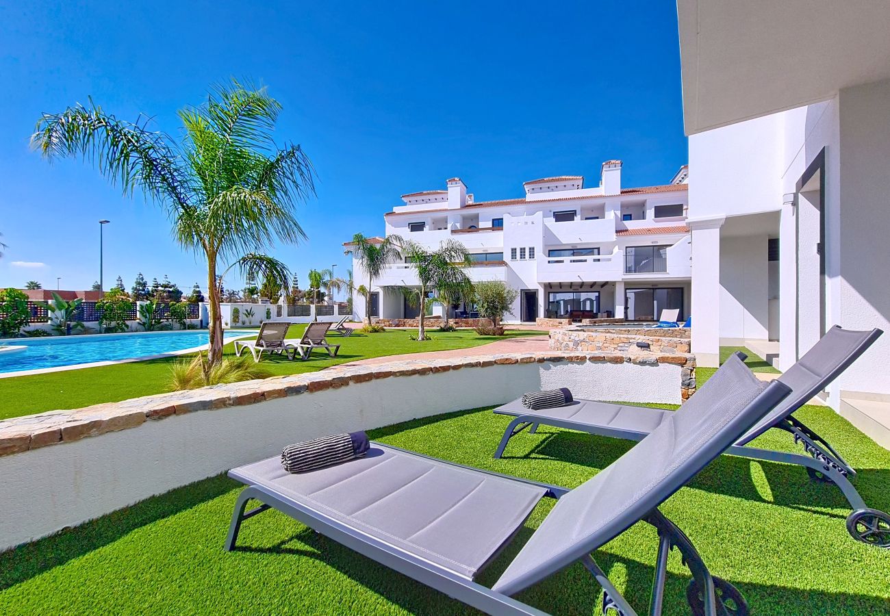 Apartment in Los Alcazares - South-Facing Ground Floor Apartment by the Pool