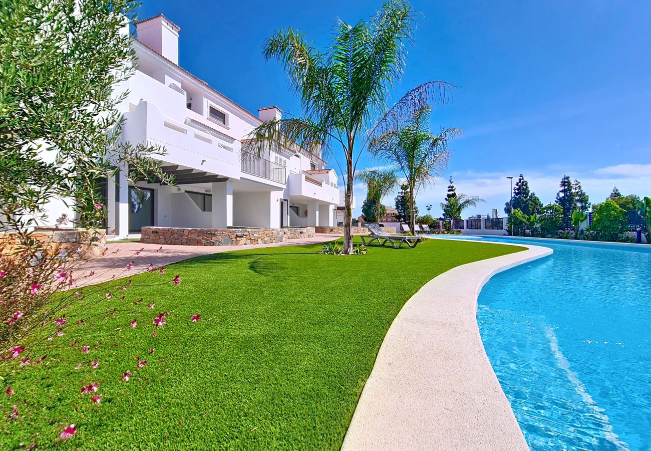 Apartment in Los Alcazares - Exclusive Ground Floor Apartment by the Pool