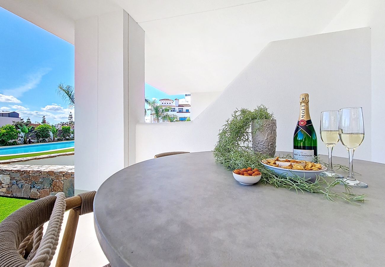 Apartment in Los Alcazares - Exclusive Ground Floor Apartment by the Pool