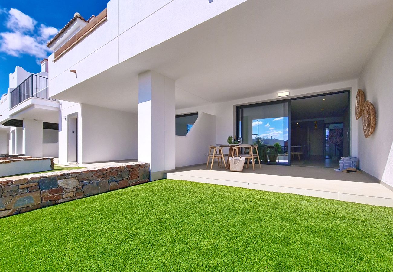 Apartment in Los Alcazares - Exclusive Ground Floor Apartment by the Pool