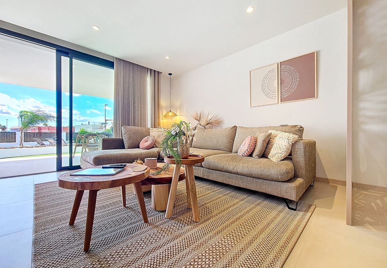 Apartment in Los Alcazares - Exclusive Ground Floor Apartment by the Pool