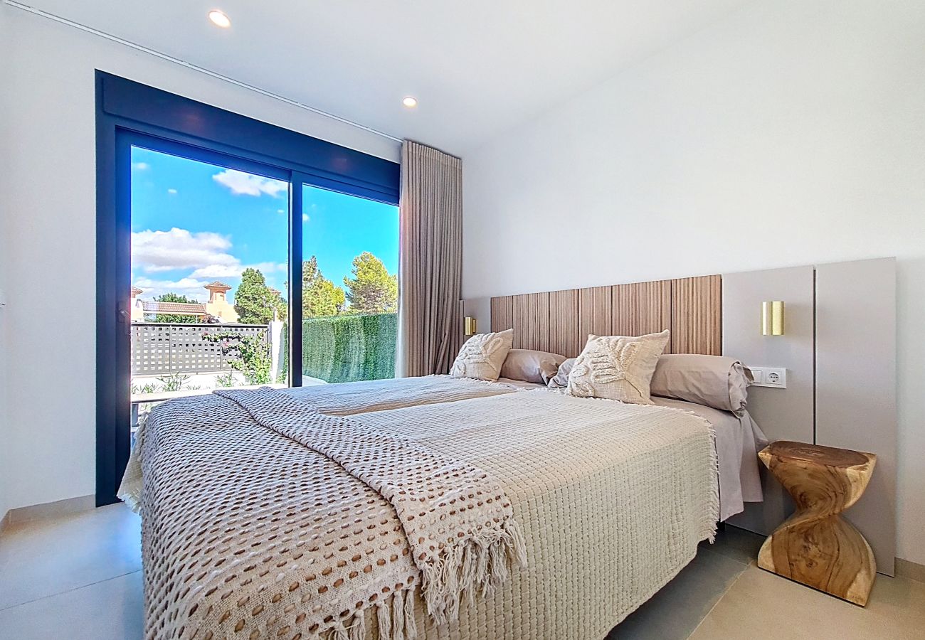 Apartment in Los Alcazares - Exclusive Ground Floor Apartment by the Pool