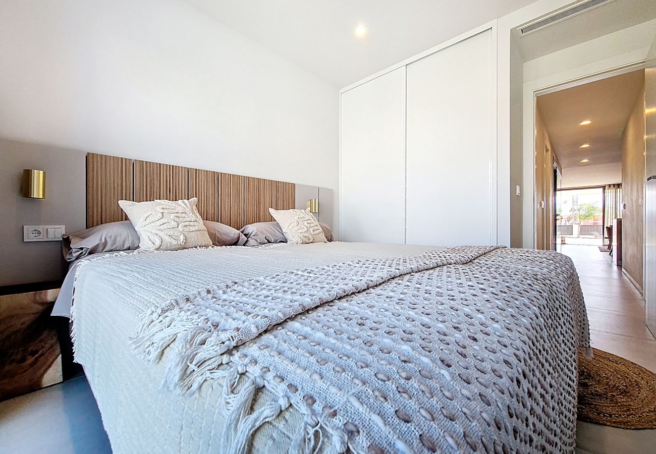 Apartment in Los Alcazares - Exclusive Ground Floor Apartment by the Pool