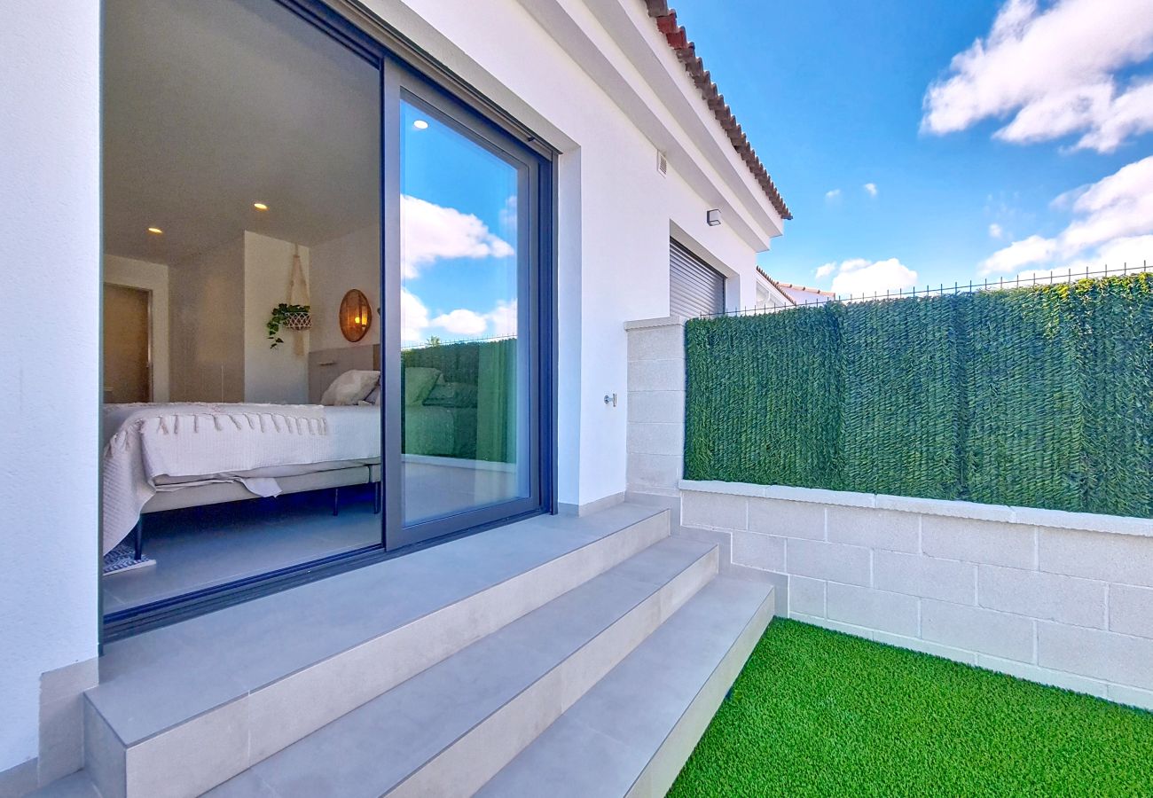 Apartment in Los Alcazares - Exclusive Ground Floor Apartment by the Pool