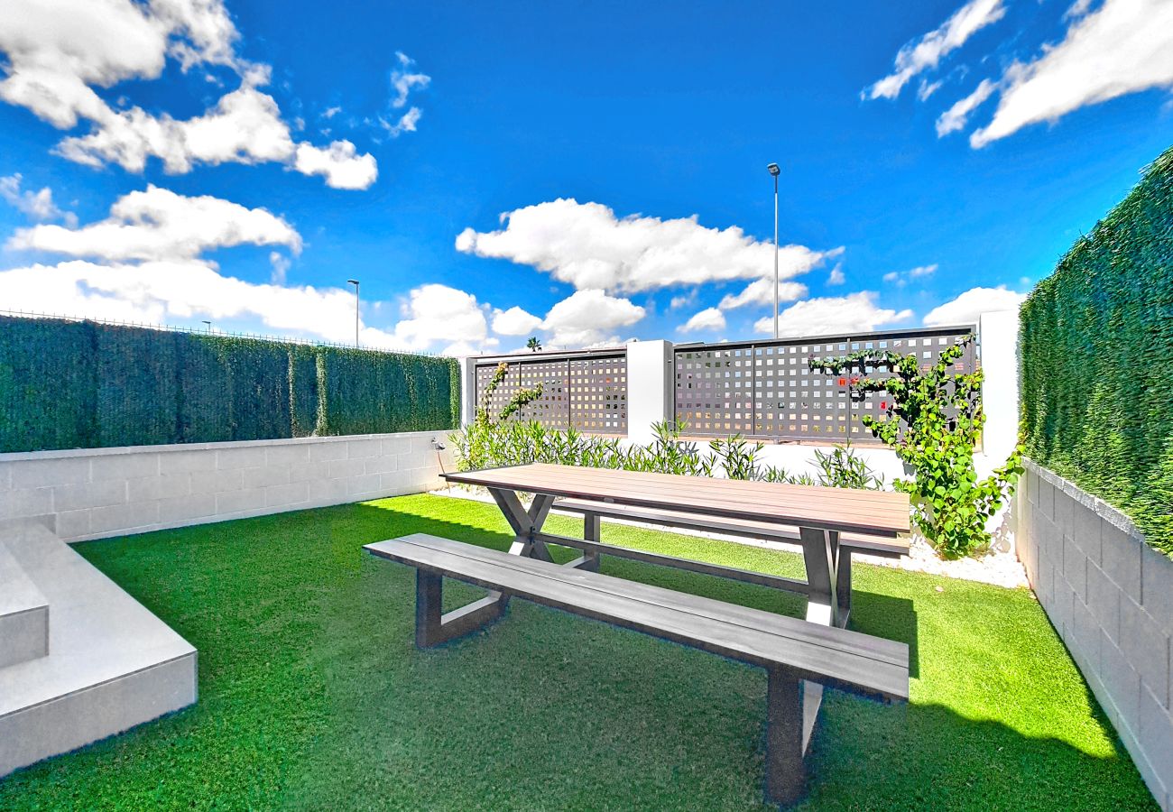 Apartment in Los Alcazares - Exclusive Ground Floor Apartment by the Pool