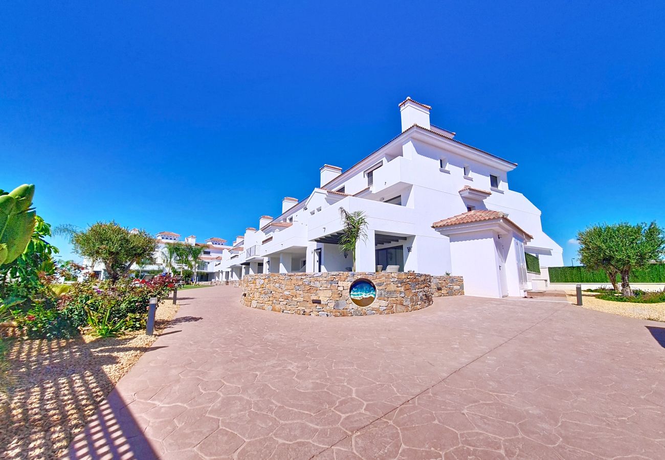 Apartment in Los Alcazares - Exclusive Ground Floor Apartment by the Pool