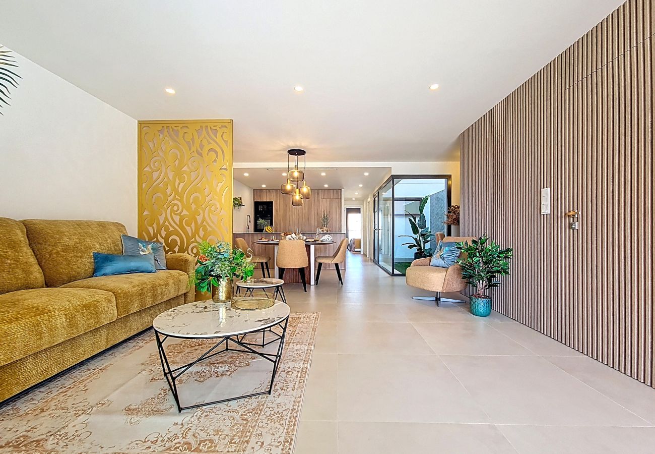 Apartment in Los Alcazares - Poolside Luxury Ground Floor Apartment