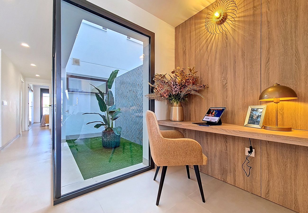 Apartment in Los Alcazares - Poolside Luxury Ground Floor Apartment