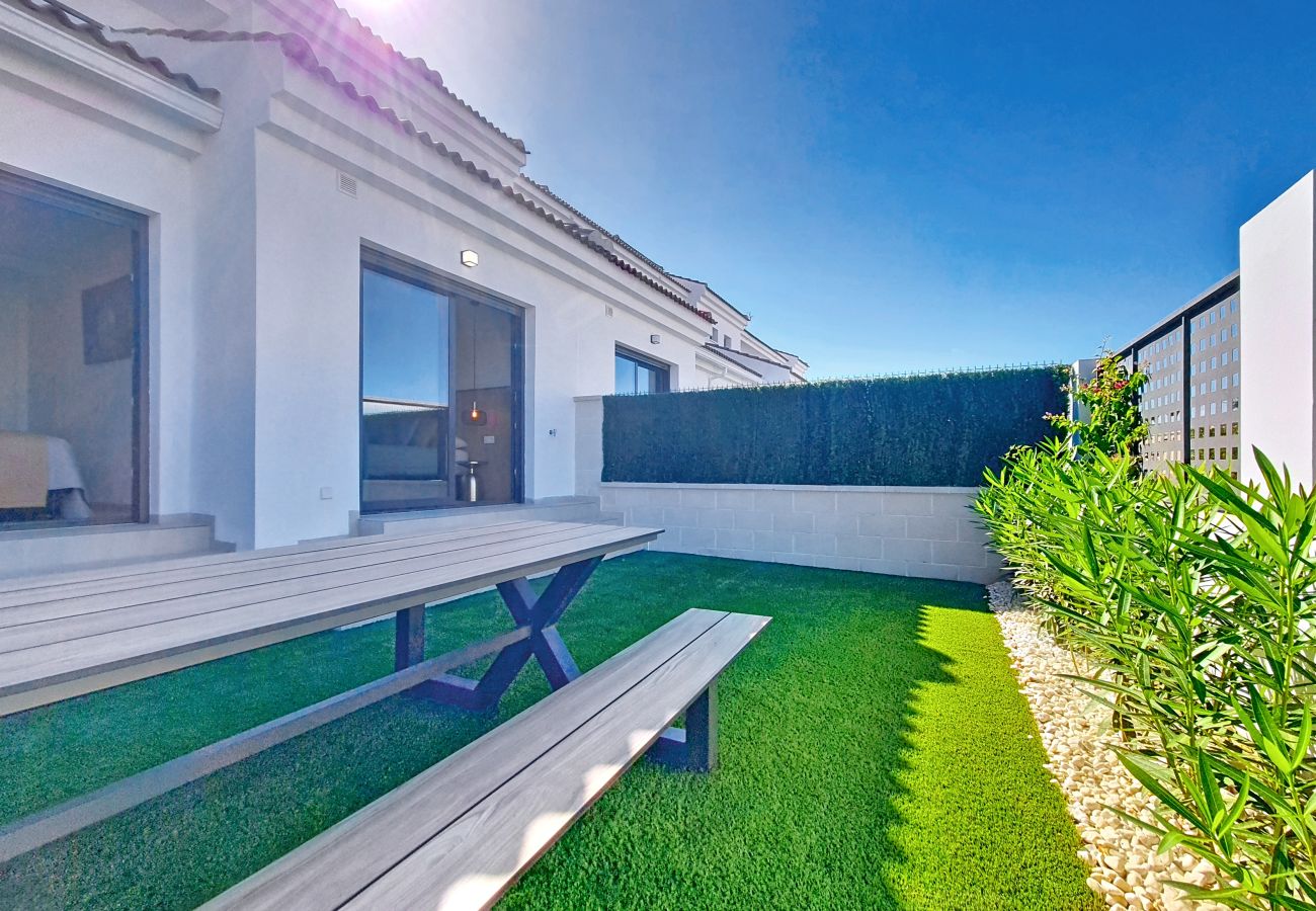 Apartment in Los Alcazares - Poolside Luxury Ground Floor Apartment