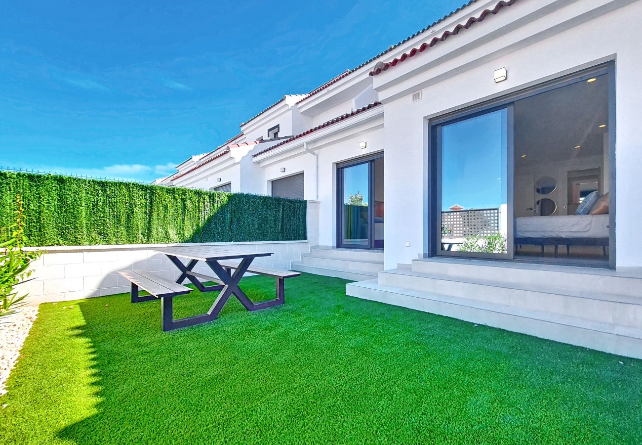 Apartment in Los Alcazares - Poolside Luxury Ground Floor Apartment