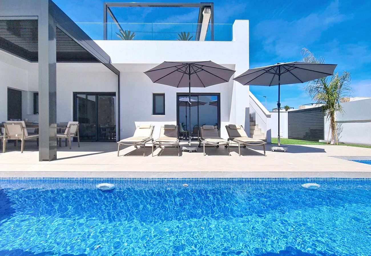 Villa in San Javier - Villa with Private Pool and Roof Terrace