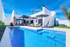 Villa moderna en San Javier con piscina privada y terraza