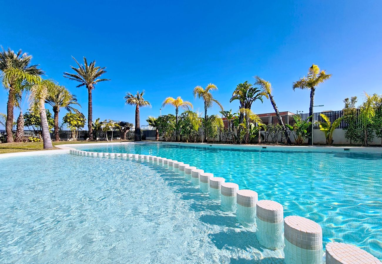 Apartment in Mar de Cristal - Bright Apartment with Expansive Poolside Balcony
