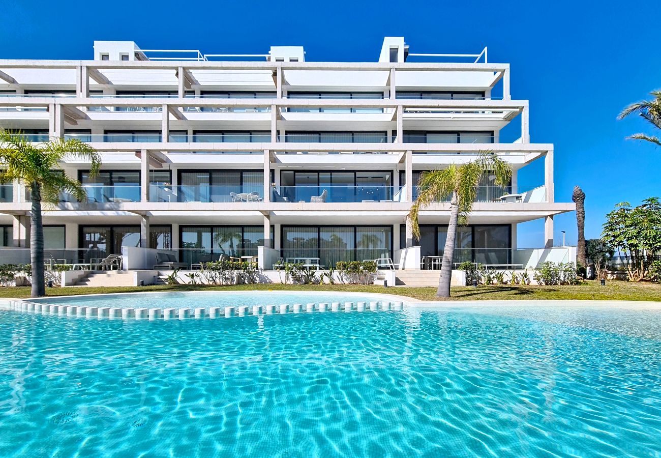 Apartment in Mar de Cristal - Bright Apartment with Expansive Poolside Balcony
