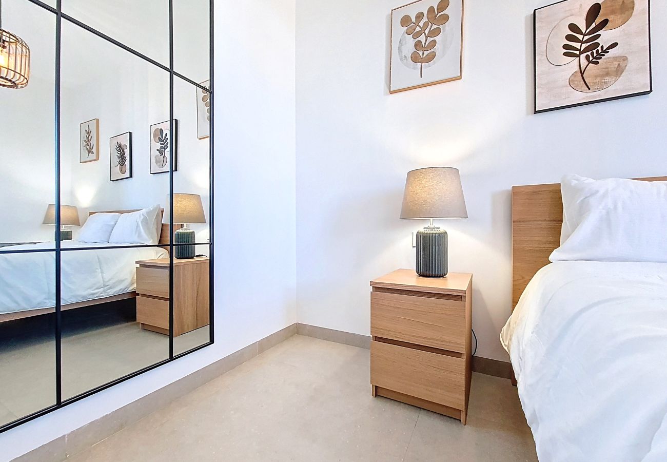 Apartment in Mar de Cristal - Bright Apartment with Expansive Poolside Balcony