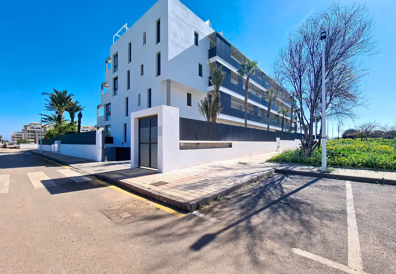 Apartment in Mar de Cristal - Bright Apartment with Expansive Poolside Balcony