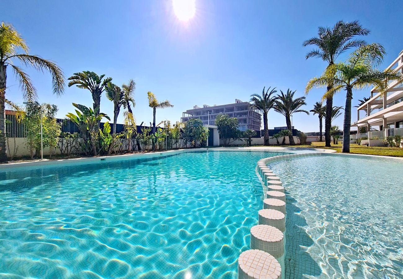 Apartment in Mar de Cristal - Bright Apartment with Expansive Poolside Balcony