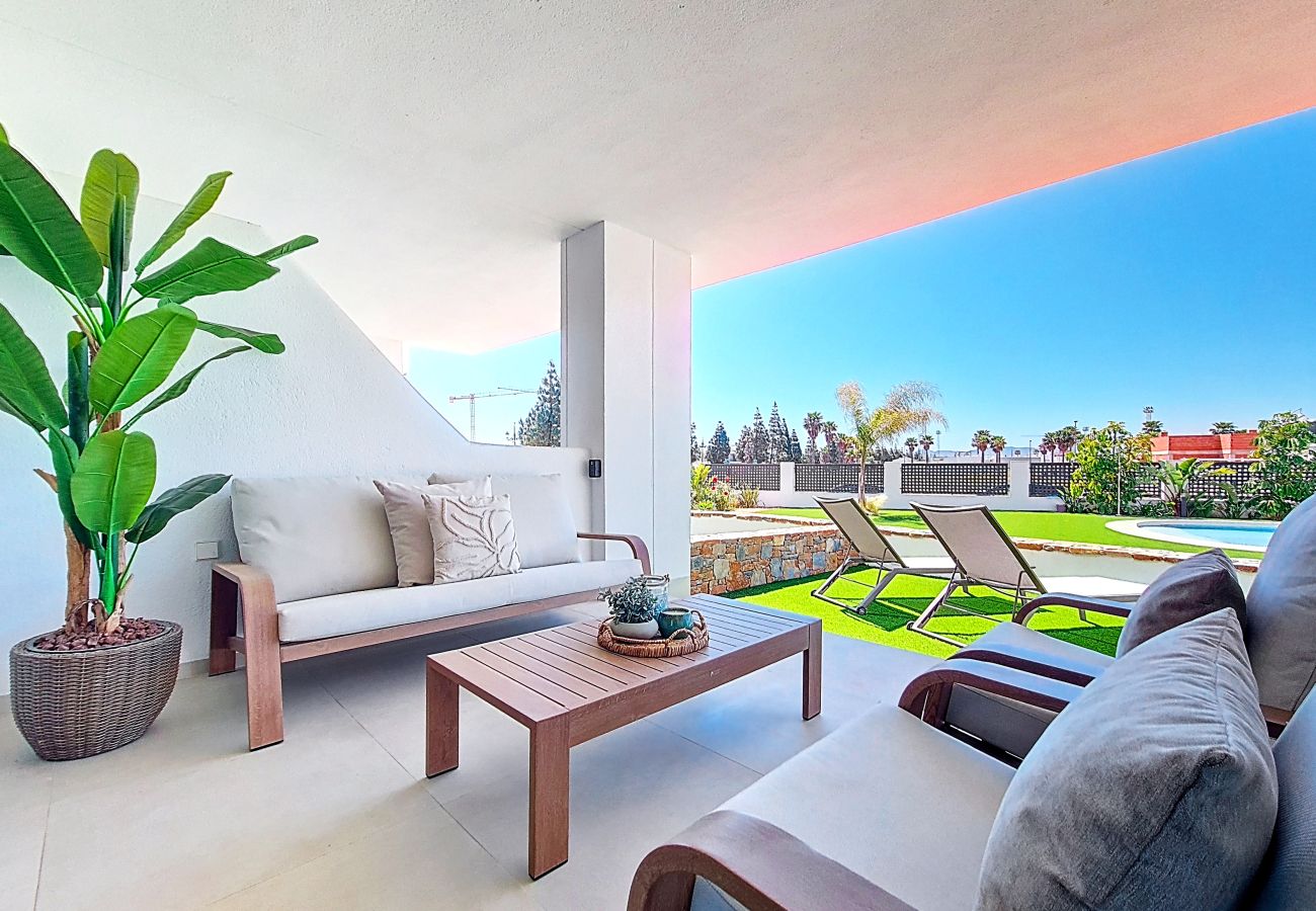 Apartment in Los Alcazares - Luxury Poolside Apartment • Terrace & Parking