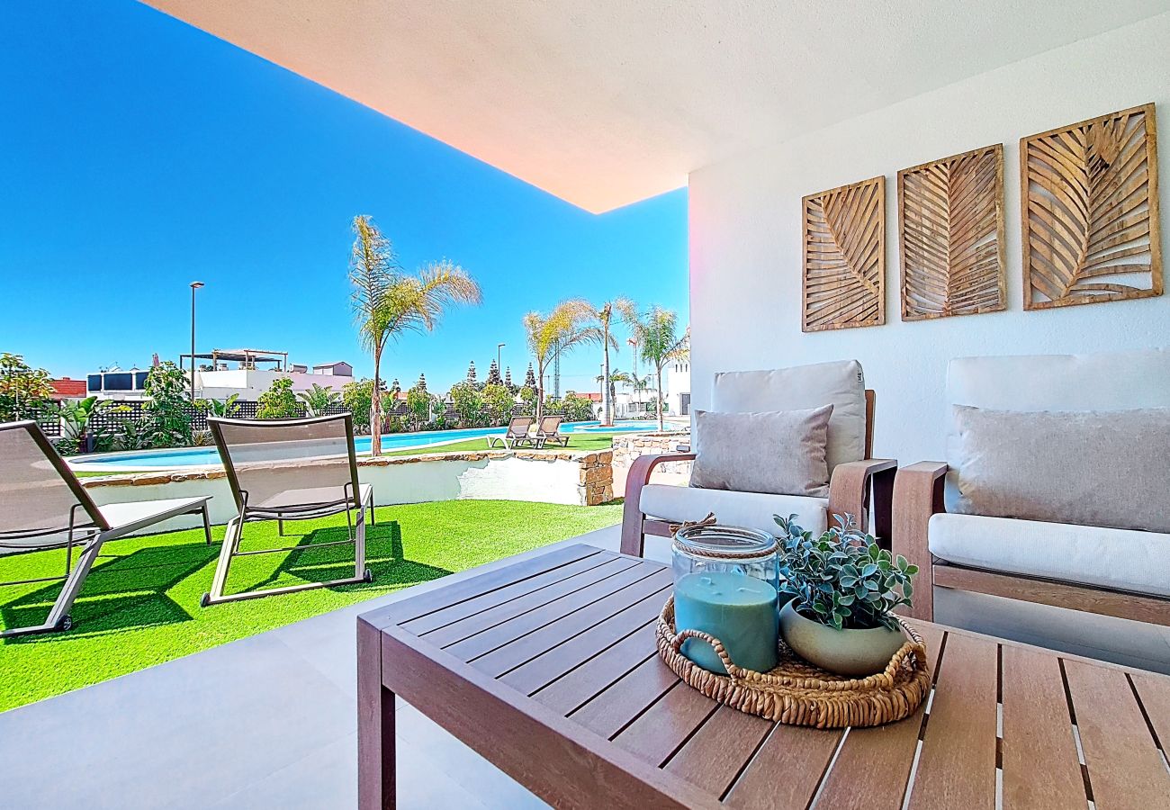 Apartment in Los Alcazares - Luxury Poolside Apartment • Terrace & Parking