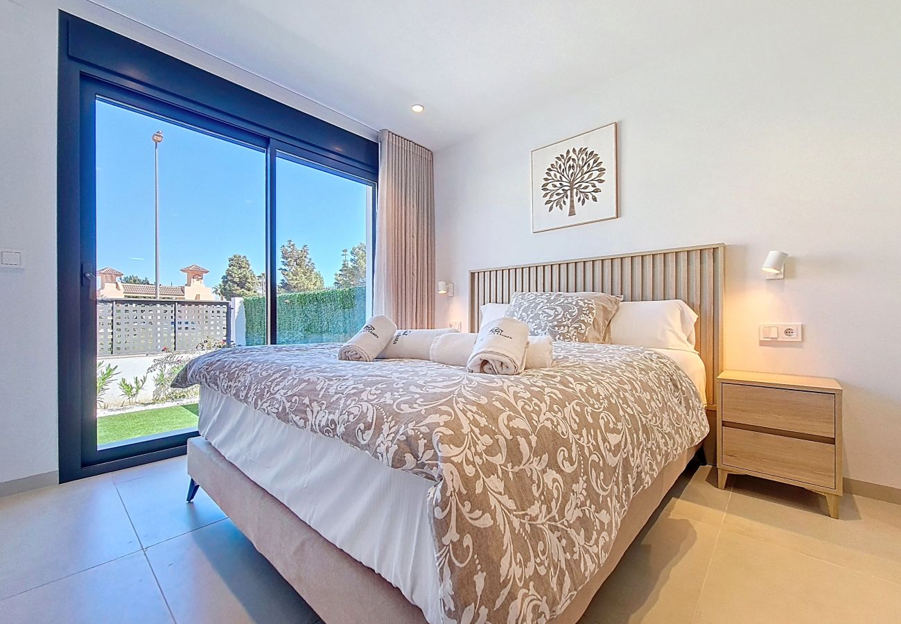 Apartment in Los Alcazares - Luxury Poolside Apartment • Terrace & Parking