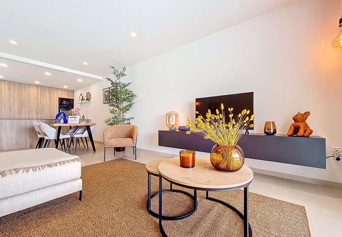 Apartment in Los Alcazares - Luxury Poolside Apartment • Terrace & Parking