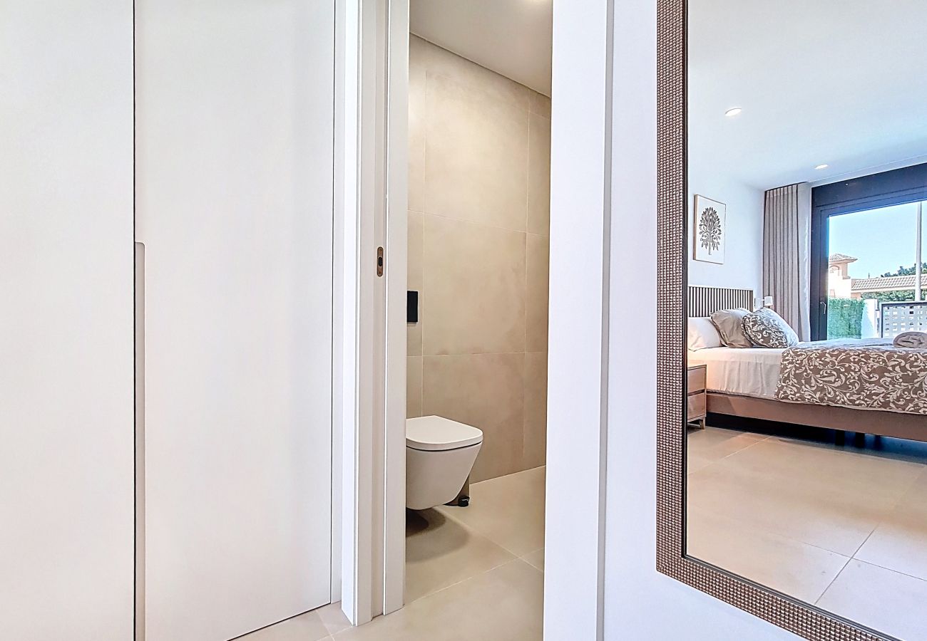 Apartment in Los Alcazares - Luxury Poolside Apartment • Terrace & Parking