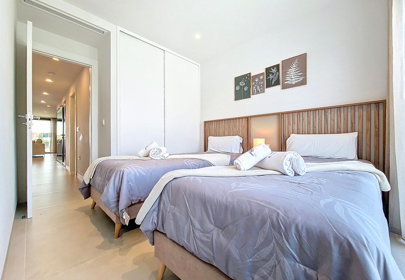 Apartment in Los Alcazares - Luxury Poolside Apartment • Terrace & Parking