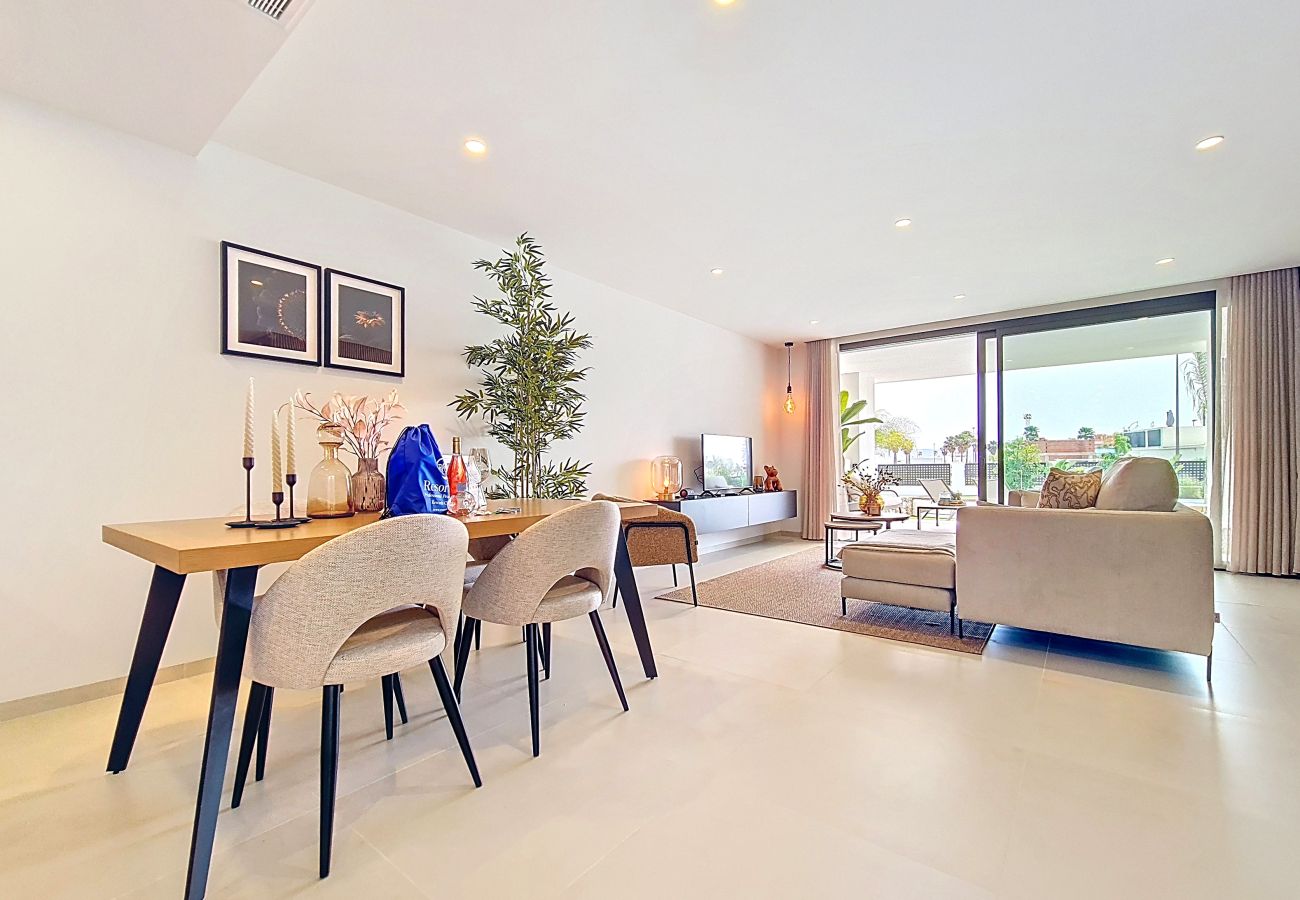 Apartment in Los Alcazares - Luxury Poolside Apartment • Terrace & Parking