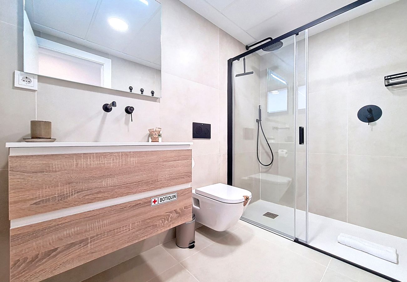 Apartment in Los Alcazares - Luxury Poolside Apartment • Terrace & Parking