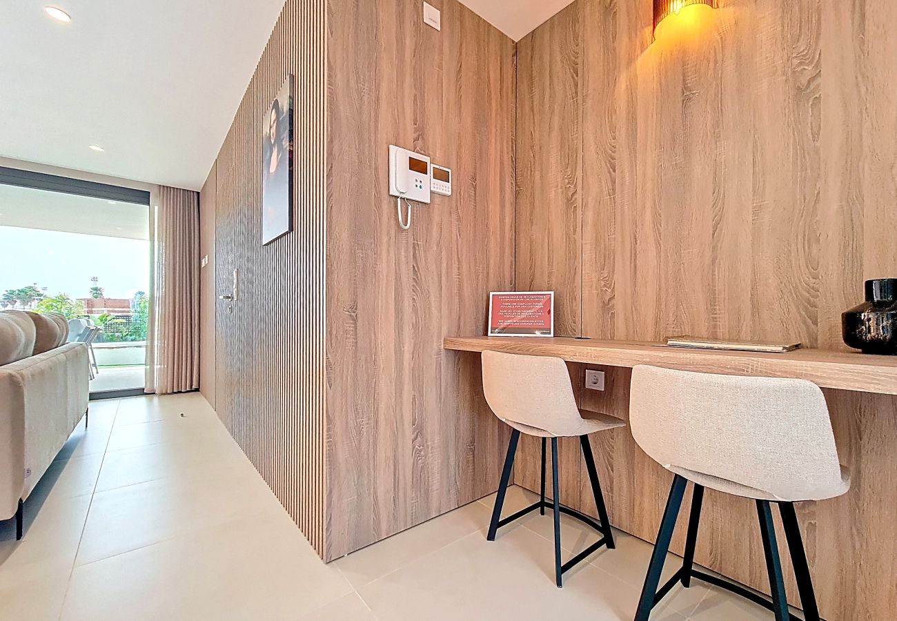 Apartment in Los Alcazares - Luxury Poolside Apartment • Terrace & Parking