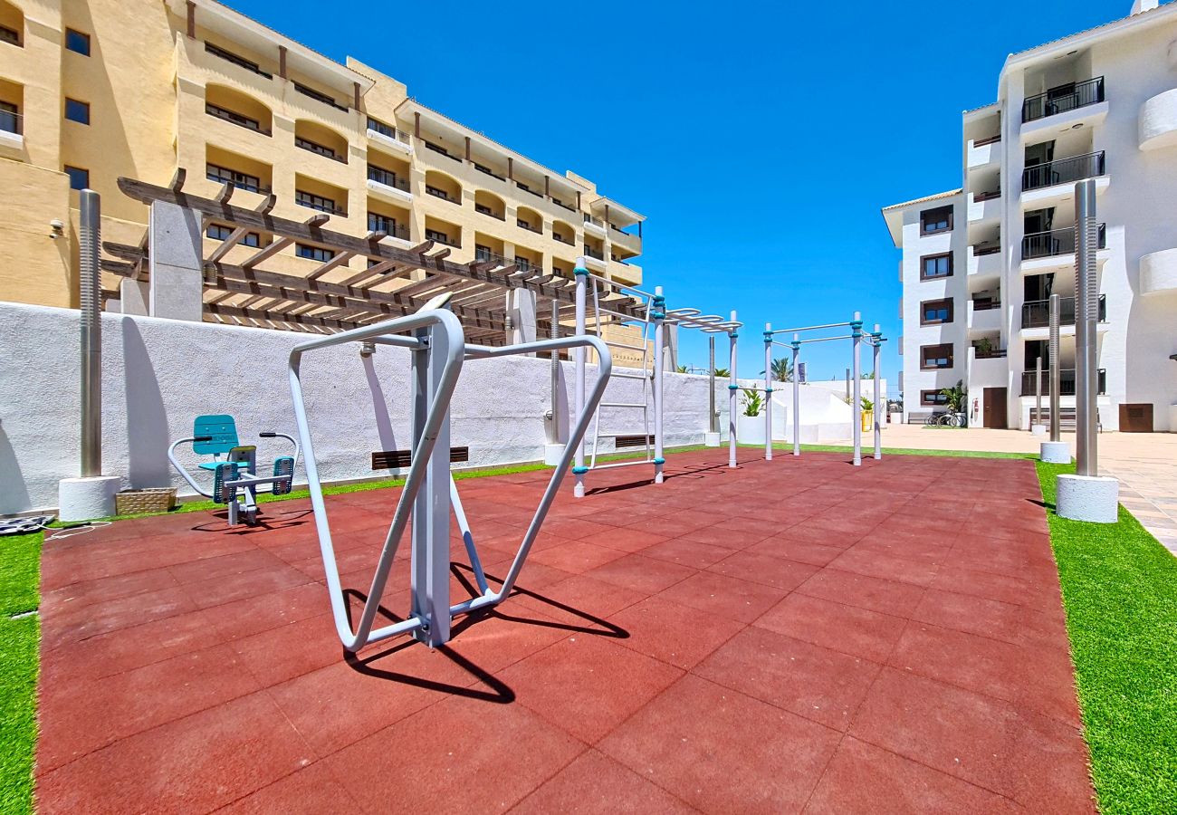 Apartment in Los Alcazares - Stylish Apartment with Balcony & Pool View