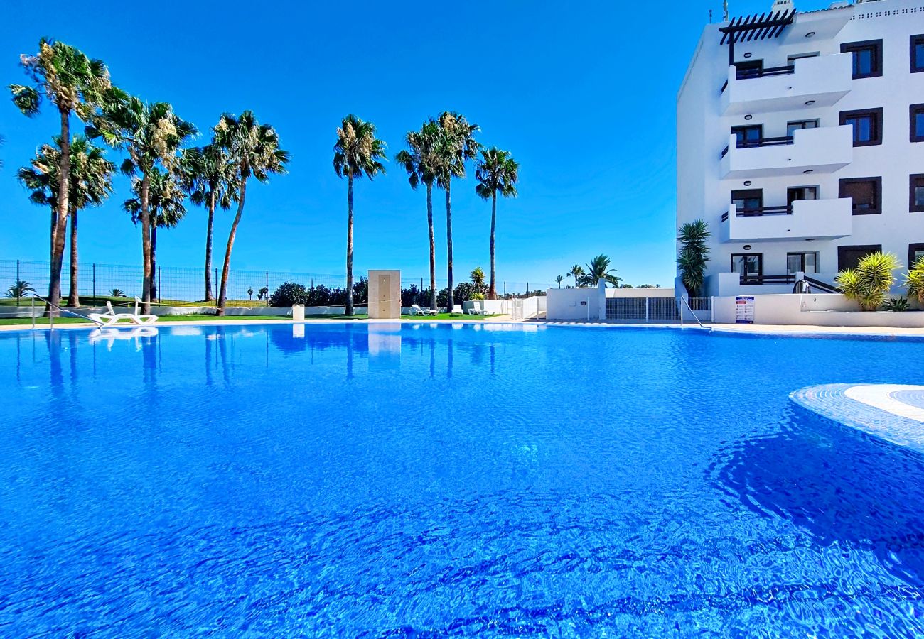 Apartment in Los Alcazares - Stylish Apartment with Balcony & Pool View