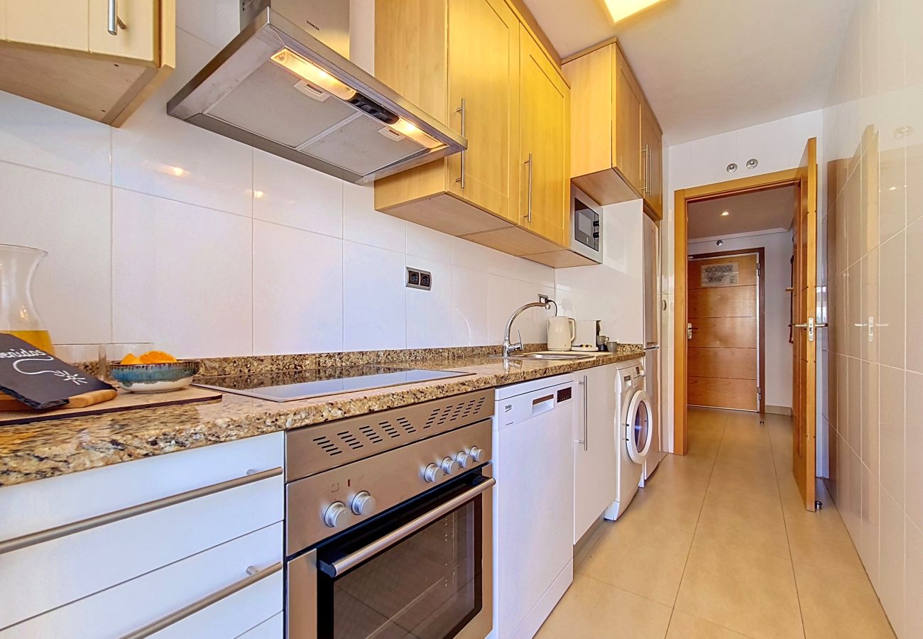 Apartment in Los Alcazares - Stylish Apartment with Balcony & Pool View