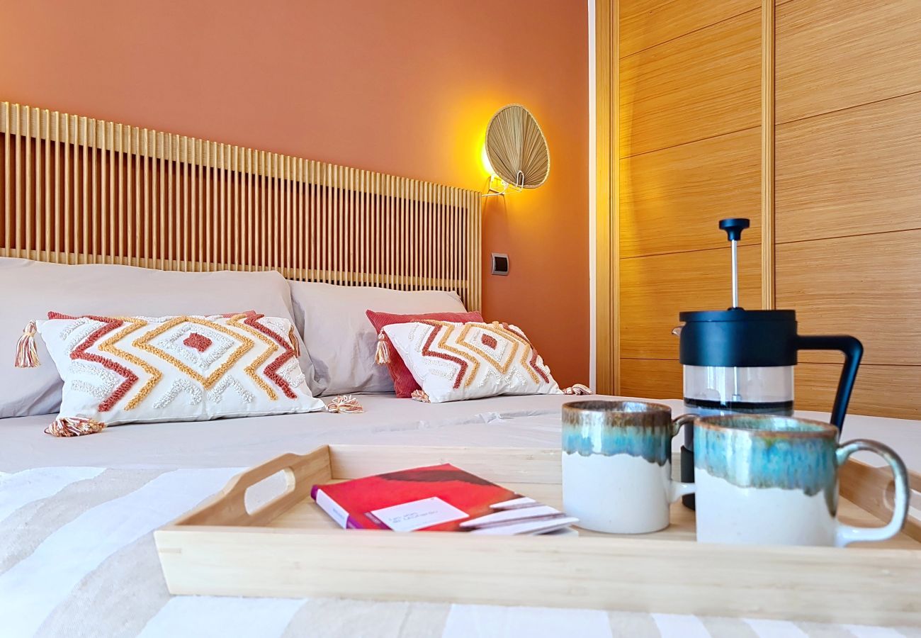 Apartment in Los Alcazares - Stylish Apartment with Balcony & Pool View