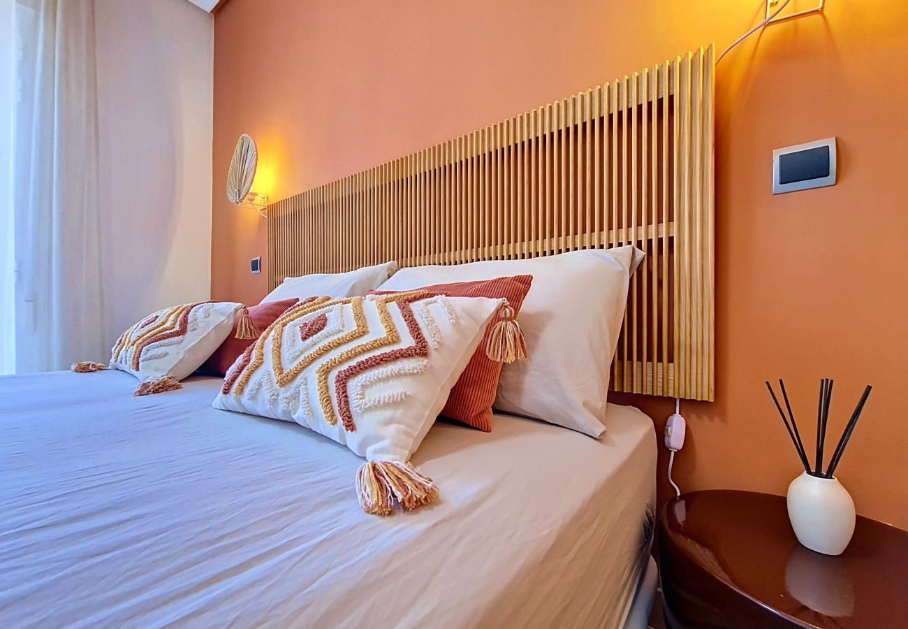 Apartment in Los Alcazares - Stylish Apartment with Balcony & Pool View